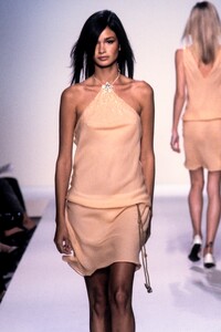 358718014_VictorAlfaro2001WomenRTW68.thumb.jpg.0c0921af800d7a7b432aabb69b471994.jpg
