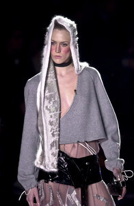 362911754_JohnGalliano2001WomenFW44.thumb.jpg.fddf0f89ea6f2ceed7f8d259746fe428.jpg