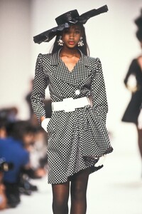 376608607_YvesSaintLaurent1990WomenRTW72.thumb.jpg.b10bf9f97a743e6e86a43eac4c1d3243.jpg