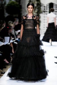 408051341_PierreBalmain2002HauteCouture77.thumb.jpg.d5f159d862a31cd73e293ba891b67044.jpg
