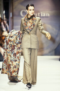 431279241_ChristianDior1993HauteCouture64.thumb.jpg.b73a45c3dc6dd575b324f3e56e254dbf.jpg