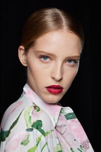 carolina-herrera ss2023 b6.jpg