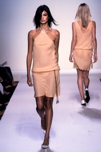 55491185_VictorAlfaro2001WomenRTW67.thumb.jpg.01283ee15364221d149f76c8d31689c9.jpg