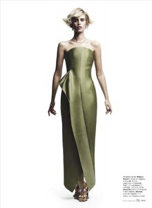 562951052_ElleUSA2012-04(dragged)27.thumb.jpg.576e2d389c0dabc0938d0450c605f515.jpg