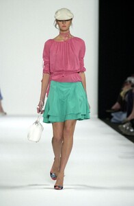 575271518_MarcJacobs2001WomenRTW3.thumb.jpg.9bf0d318a6b113a7a930ec26769ee9b5.jpg