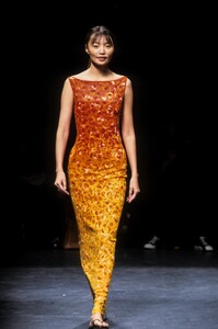 611631652_VivienneTam1998WomenRTW91.thumb.jpg.9e9f2cff0d05025ef75e1cfc257d6c21.jpg