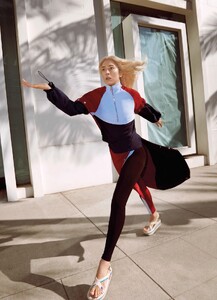 613864862_VogueUSMay2017-05.thumb.jpg.650b734022f3703062ab07c3eb398164.jpg