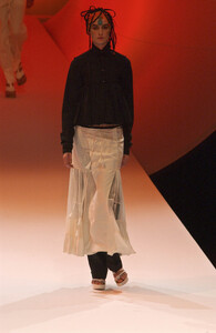 622441944_JeanPaulGaultier2002WomenRTW22.thumb.jpg.994a91e2e7887e5c8be6d51905828a66.jpg