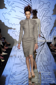 634013379_Valentino2001HauteCouture37.thumb.jpg.3e0ff2aa34e3cf82f759da64d5672ce3.jpg