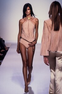 662100478_VictorAlfaro2001WomenRTW78.thumb.jpg.53250d3c4a2edd5d3b64c1236779c952.jpg