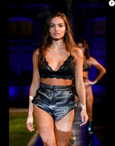 7239414-thylane-blondeau-defile-etam-live-show-vertical_diaporama-1.thumb.jpg.d1bef11ff61c8514e8a4abf1212971fd.jpg