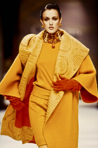 732275954_ChristianDior1993HauteCouture29.thumb.jpg.d5384ef2c9d0616744efc453e6b95b7f.jpg