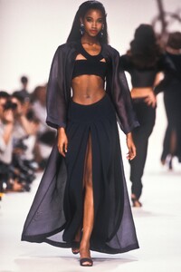 802687348_YvesSaintLaurent1990WomenRTW233.thumb.jpg.b0fd7e6fe6eefad1d9ea763a2dc58939.jpg