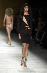 805895577_VersusbyDonatella2001WomenRTW35.thumb.jpg.11612d5fc2ea32080f7a3a4f9d19ec36.jpg
