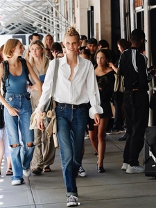 808786884_Screenshot2022-09-12at06-57-03...aufInstagram@ellarattigan@altuzarraSS22NYFW.......altuzar-YFWrunwaytopmodelsfashionstreetstylephotoofthedayss22.thumb.png.ac27ed9b5e25a2b2d6b85c894704f5e0.png