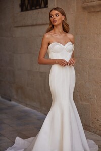 81cd0a2e97e74cf814ec826a800d66e9.jpg