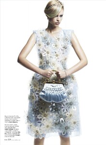 83121071_ElleUSA2012-04(dragged)24.thumb.jpg.4d6faf0bacd70be170d9dd2beb64005e.jpg