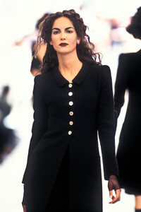 846799721_Chanel1997HauteCouture101.thumb.jpg.fb7bedae3b6ac5cc174c359060189d70.jpg