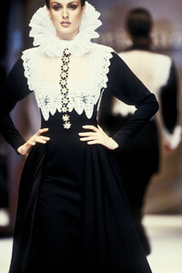 847863946_ChristianDior1993HauteCouture100.thumb.jpg.d8bd5704b52aef060a65705e7f3ceb22.jpg