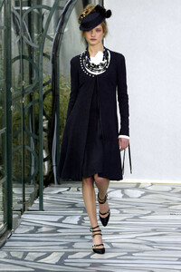 854726229_Chanel2003HauteCouture2.thumb.jpg.43fcac66efacccf8891f3548f28c0a78.jpg