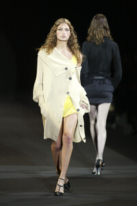 860117502_AlessandroDellAcqua2003WomenRTW45.thumb.jpg.e24df225c7ee2268137c3e7f525d44ad.jpg