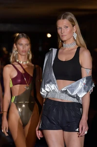 862344716_ToniGarrn2022MessikaHighJewelryShowGETTYIMAGES_227.thumb.webp.8feff1d30062a298785477f5fb09ec31.webp