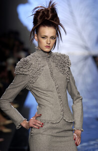 895107536_Valentino2001HauteCouture38.thumb.jpg.fc8f03d828c5a57251ee40504820d99d.jpg