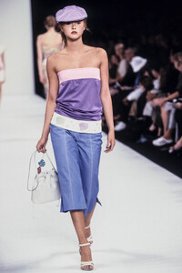 91409395_MarcJacobs2001WomenRTW16.thumb.jpg.f76cb1d739c49157d845000d11ce8e74.jpg