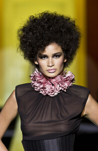 930687552_GianniVersace2001HauteCouture33.thumb.jpg.5919cee662497602d7d4264bc9ac6b93.jpg