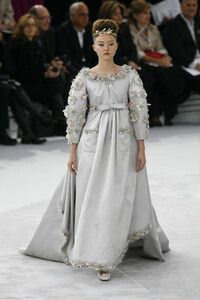 956962034_Chanel2008HauteCouture316.thumb.jpg.87659bdb37d80b957455b8bf393a959b.jpg