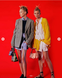 970886258_Screenshot2022-09-14at08-37-33ALTUZARRAaufInstagramSpring_Summer2023ShowThecollectionembra-sportswearcapturedinboxytailoringandmenswear-inspired.thumb.png.3c33a0a49bf82c431a1c448a0d5d2e5c.png