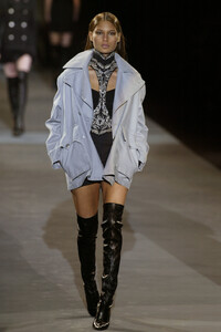 972290996_Sportmax2003WomenRTW63.thumb.jpg.c2f2d627193b8b32e9a2a34effb315ec.jpg
