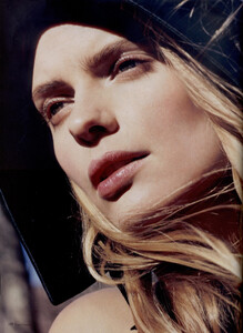 98056_VogueJPFeb07_TheSilentSpring_006_JSteg_122_518lo.thumb.jpg.68616033ed4e4e3485083173bf32b286.jpg