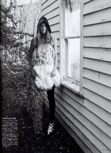 98067_VogueJPFeb07_TheSilentSpring_009_JSteg_122_375lo.thumb.jpg.7c1bf502cee74d22f006e581ca4e296d.jpg