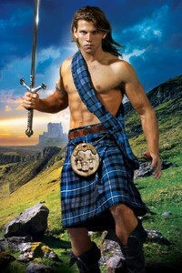 9cc4e2e2341fb69e621a2ef840a3a7ed--kilt-men-men-in-kilts.jpg