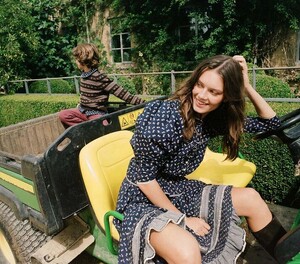 AMELIA-TOP_INDIGO-CALICO_01.jpg