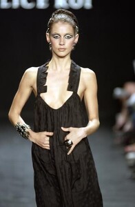Alice_Roi_SS2003_16.jpg