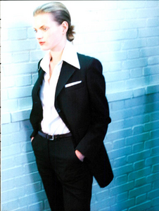 Autumn_Comte_Vogue_Italia_July_1996_10.thumb.png.183e9498052014f49f8542a39e8eb7da.png