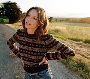 BRYNN-SWEATER_BURGUNDYMONTEROSA_09.jpg