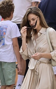 Barbara_Palvin_on_the_Set_of_a_Photoshoot_in_Venice_09_01_2022__3_.jpg