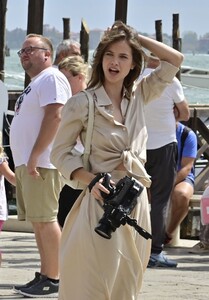 Barbara_Palvin_on_the_Set_of_a_Photoshoot_in_Venice_09_01_2022__7_.jpg