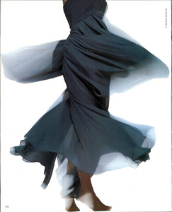 Barbieri_Vogue_Italia_May_1990_03.thumb.png.65d78791ebc76d4abfbea1d88b42d962.png