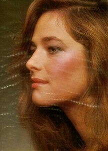 Bellezza_Lategan_Vogue_Italia_February_1971_02.thumb.png.13f8e2240bc510825317dfc25cc1331a.png