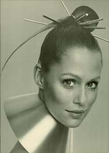 Bellezza_Vogue_Italia_February_1970_03.thumb.png.34a7050391650da8a96576ccf674ff73.png