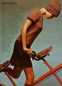 Bicicletta_Lategan_Vogue_Italia_February_1971_02.thumb.png.4efba0aeb1c238a802adf8439b3aee1a.png