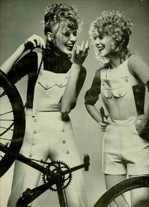 Bicicletta_Lategan_Vogue_Italia_February_1971_03.thumb.png.461b66388fca7aba6e9c1f3eb179d652.png