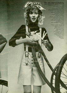 Bicicletta_Lategan_Vogue_Italia_February_1971_04.thumb.png.6329403ac3805534366f82a817041049.png