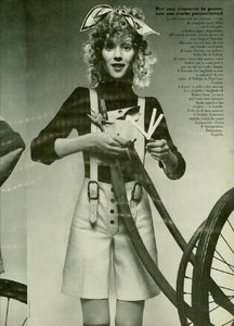 Bicicletta_Lategan_Vogue_Italia_February_1971_04.thumb.png.f7e52de14bee1d3e12849458f2b8a087.png