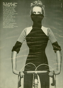 Bicicletta_Lategan_Vogue_Italia_February_1971_05.thumb.png.091b416230952fbd4c02ce85578a08f5.png