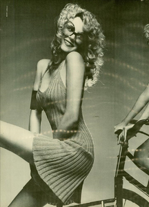 Bicicletta_Lategan_Vogue_Italia_February_1971_07.thumb.png.b3187404dd2c898a956066a327acb8b4.png